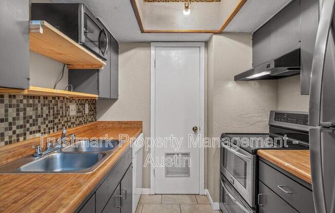 2600 PENNY LN