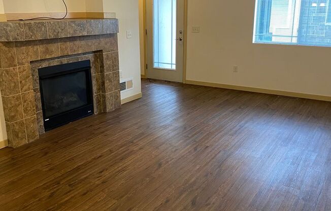 2 beds, 2.5 baths, 1,280 sqft, $1,995, Unit 4313-2