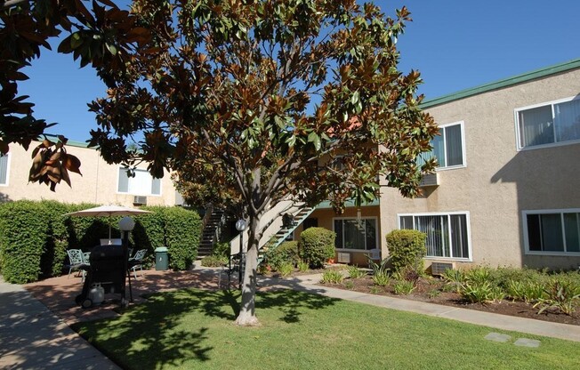 2 beds, 1 bath, 704 sqft, $1,995, Unit 202