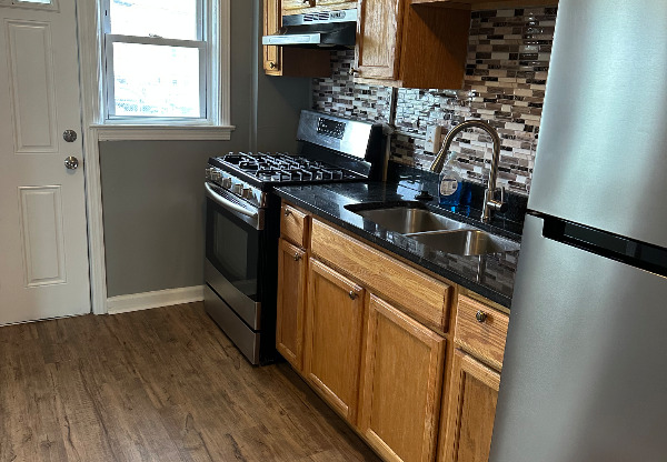 1504 E COLD SPG LN