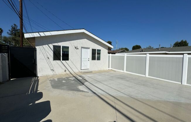 All New 1 bedroom 1 bath ADU with a Private Yard Ready to move in