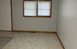 3 beds, 1 bath, $925