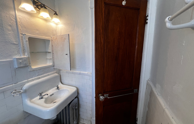 Studio, 1 bath, 350 sqft, $785, Unit 107