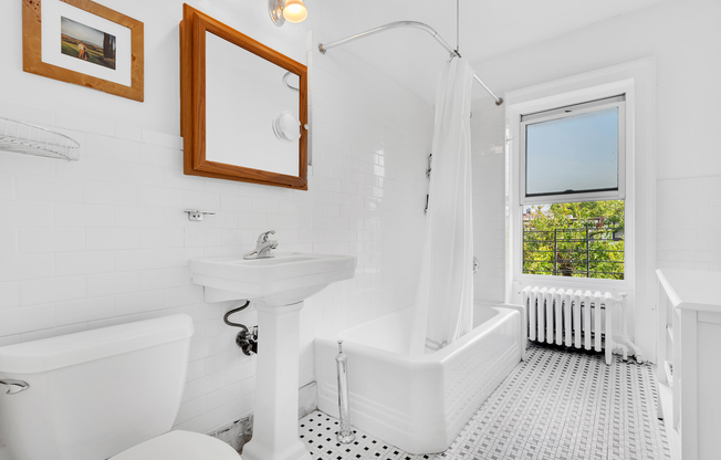 33 STERLING PL