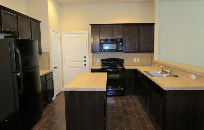 3/2/2 off HWY 46 / Fridge / Interior Washer & Dryer Connections / Fenced in Backyard / CISD