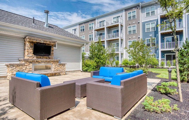 Open Air Courtyard at Windsor at Hopkinton, 5 Constitution Ct, MA