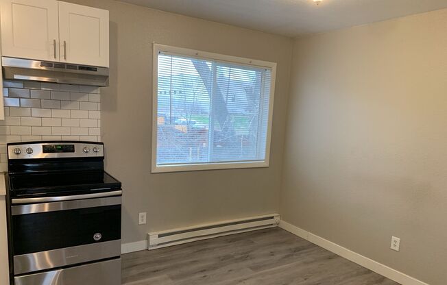 2 beds, 1 bath, 900 sqft, $1,595