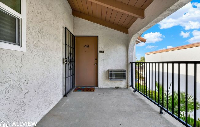 Charming Remodeled Top-Floor 1 bed/1 bath unit with Private Garage in Vista!