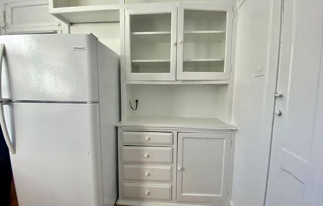 337 - *2554-68 W. Estes Building*