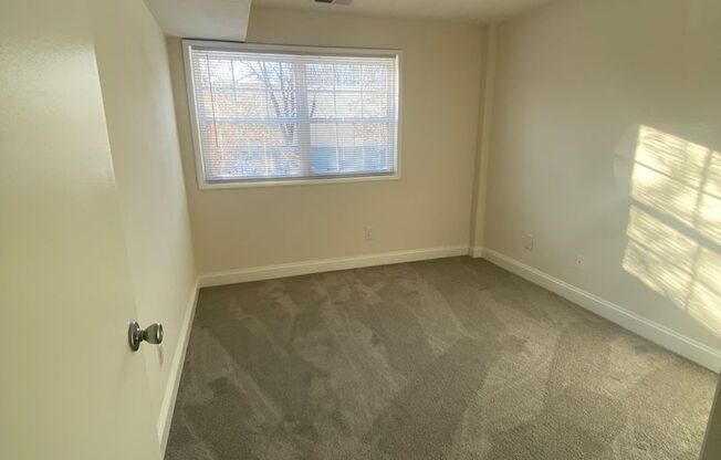 2 beds, 1 bath, 863 sqft, $1,900, Unit 5335 #3