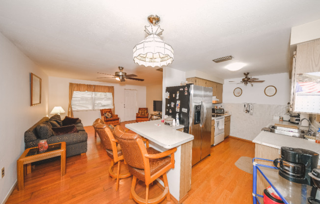 408 Pinewood Ave