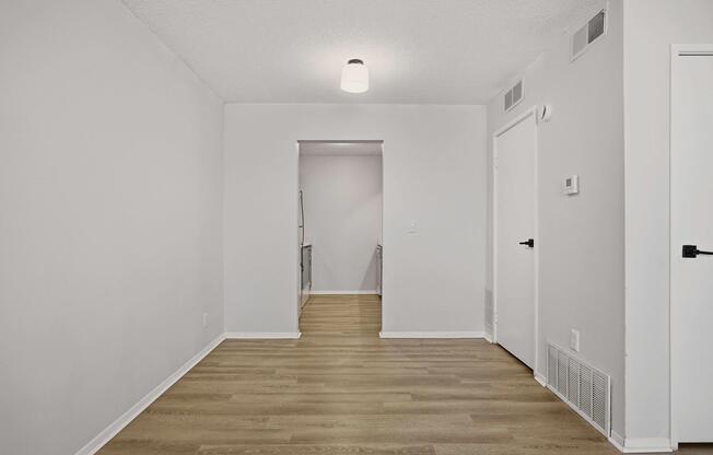 2 beds, 1 bath, 819 sqft, $1,200