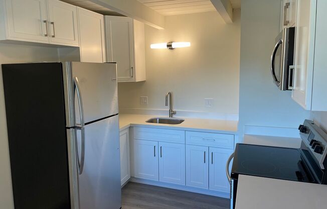 2 beds, 1 bath, 750 sqft, $2,240, Unit 16