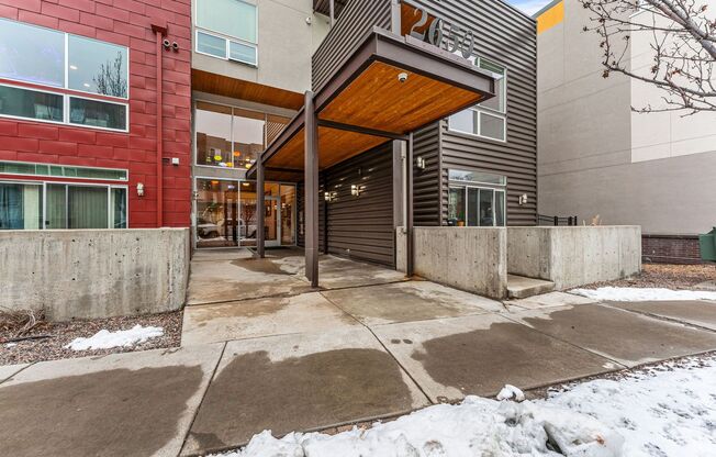 2 Bed, 2 Bath in Jefferson Park!