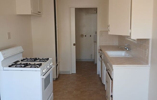 1 bed, 1 bath, $1,825, Unit 835