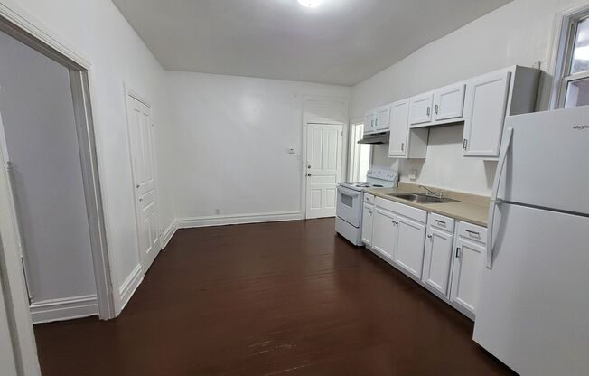 1 bed, 1 bath, $880, Unit APARTMENT 2