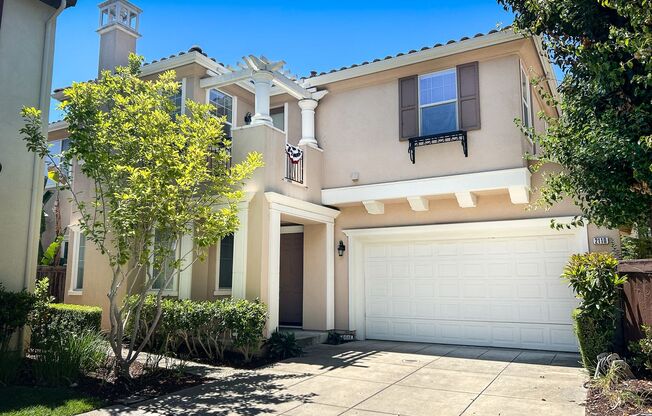 Incredible Eagle Ridge Courtyard Beauty!