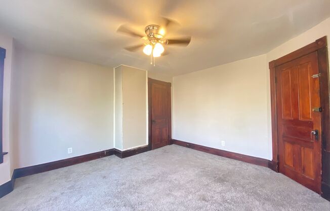 3 beds, 2 baths, $1,100