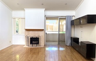5325 Newcastle Avenue, 322