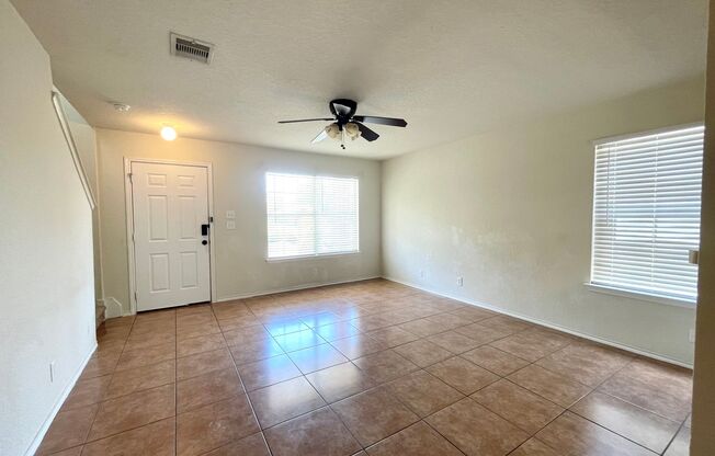 3 beds, 2.5 baths, $1,595