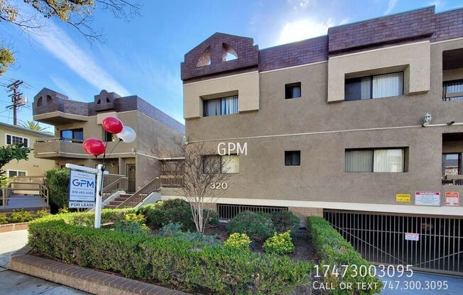 320 W Lomita Ave