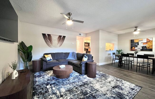 2 beds, 2 baths, 1,000 sqft, $1,999, Unit 207