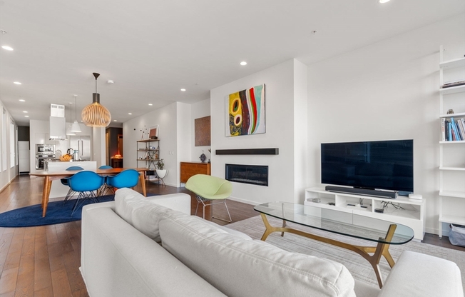 519 E 1 ST