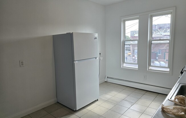 3 beds, 1 bath, 1,400 sqft, $2,900, Unit 3