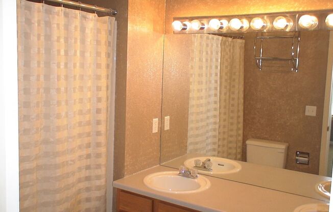 2 beds, 2 baths, $1,895