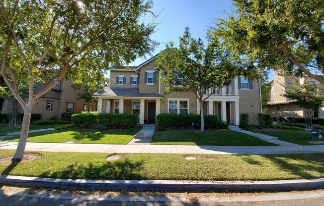 Spacious 4 Bedroom 3 Bath Two Story Riverpark Townhouse for Lease