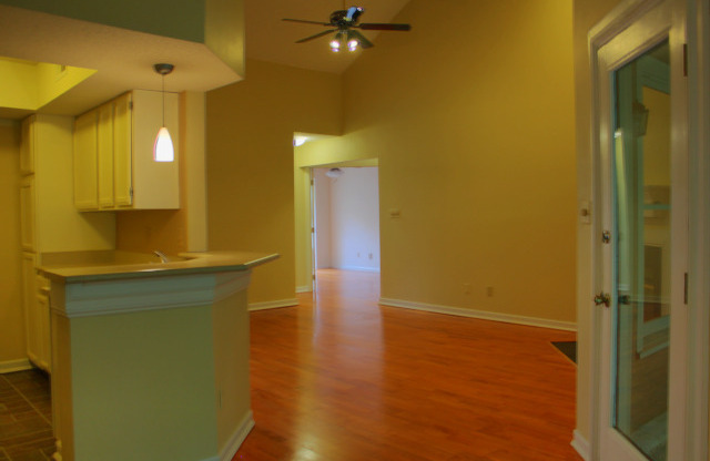 Cute & Affordable 2 Bedroom Condo in Cary! - Available Early August!