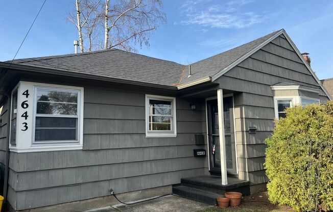 Charming 2BD, 1BA NE Portland Home with Shared Backyard, Energy-Efficient Laundry, and Prime Location!