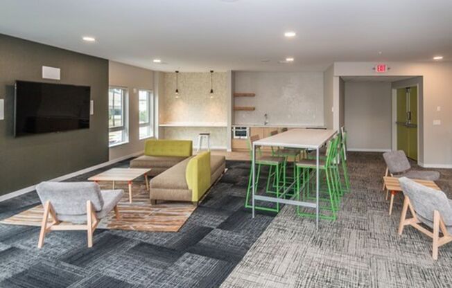 2 beds, 2 baths, 1,098 sqft, $1,630, Unit 422