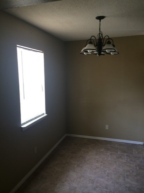 2 beds, 1 bath, 690 sqft, $700