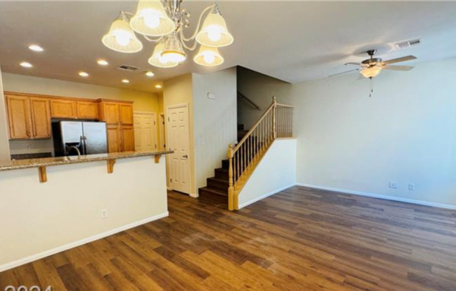 3 beds, 2 baths, $1,895, Unit UNIT 11102