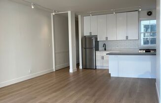 2 beds, 1 bath, $4,200, Unit 477