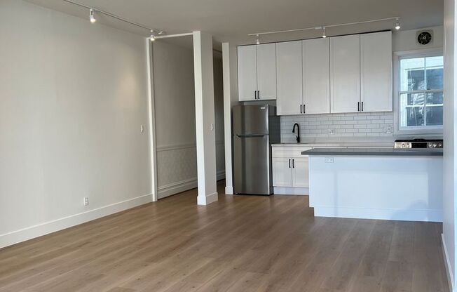 2 beds, 1 bath, $4,500, Unit 477