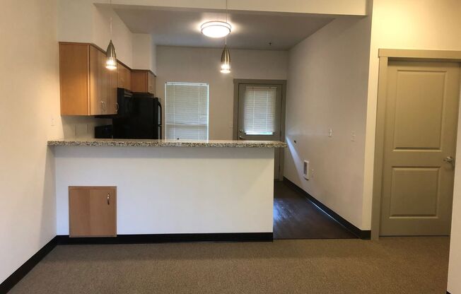 2 beds, 1 bath, 700 sqft, $1,550, Unit 2570-1