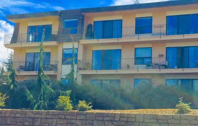 2 beds, 2 baths, 996 sqft, $2,349, Unit 2-106