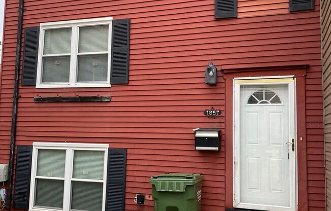 3 Bedroom, 1.5 Bathroom End of Group Townhome In Edgewood