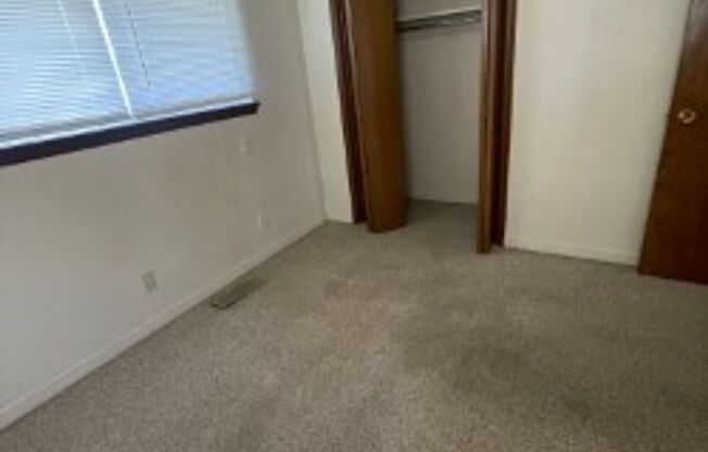 3 beds, 2 baths, $1,650