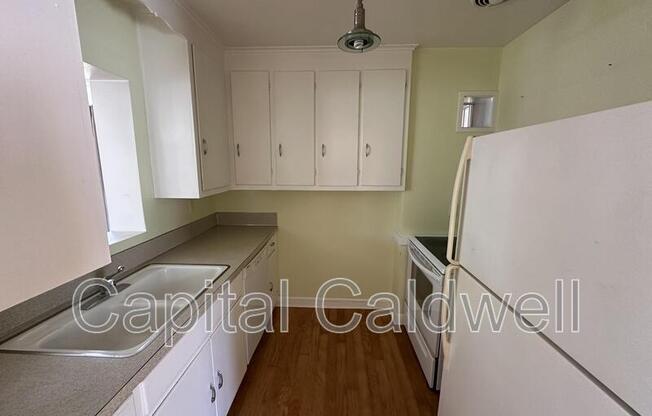 18 N METEOR AVE