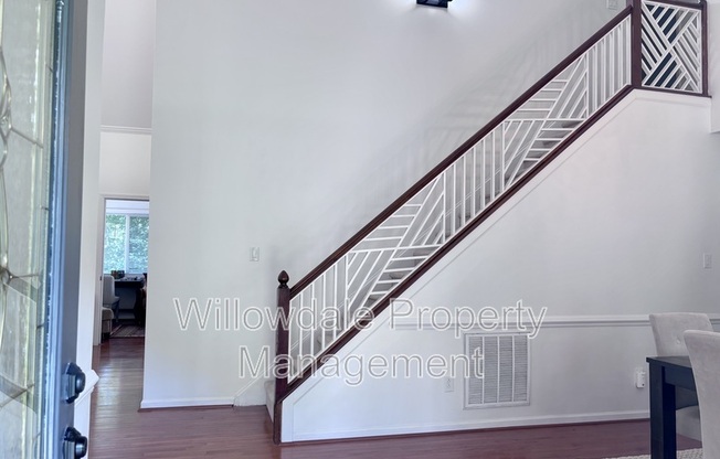 305 SILVERCLIFF TRL