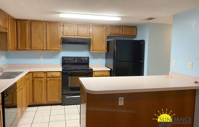 Great 3 Bedroom Townhouse Close to Both Bases!