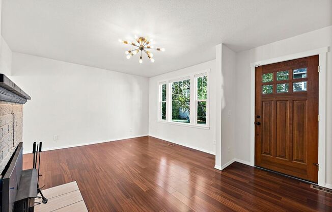 Modern 4-Story Townhouse in Tacoma’s Historic Stadium District | 4 Bed, 3 Bath w/ Private Patio!