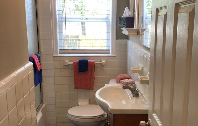 2 beds, 1 bath, $1,600