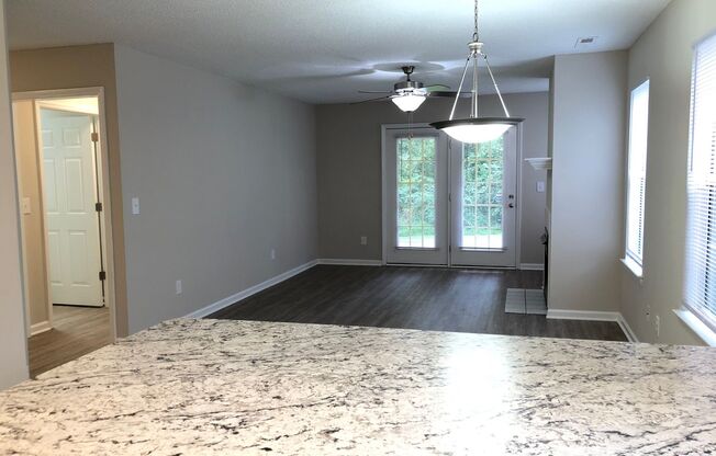 2 beds, 2 baths, 1,270 sqft, $1,600, Unit 2730-4 Pearl Remodel