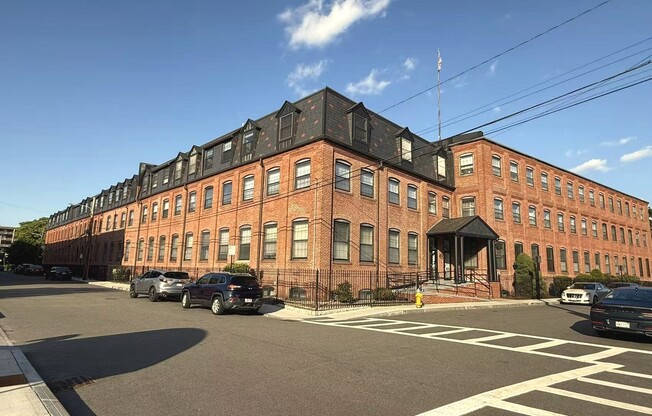 2 beds, 1 bath, 993 sqft, $2,400, Unit 420