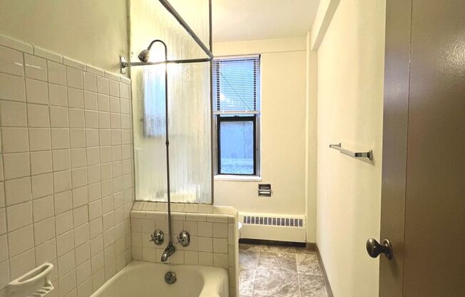 Studio, 1 bath, 320 sqft, $850, Unit # M005