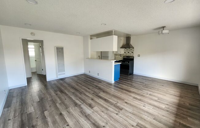 1576 LOCUST AVE